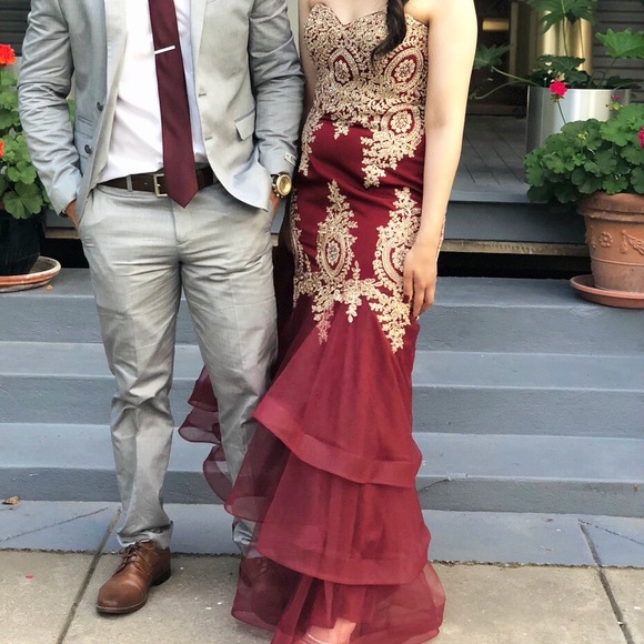 Elegant burgundy strapless prom dress. - Picture 7 of 8